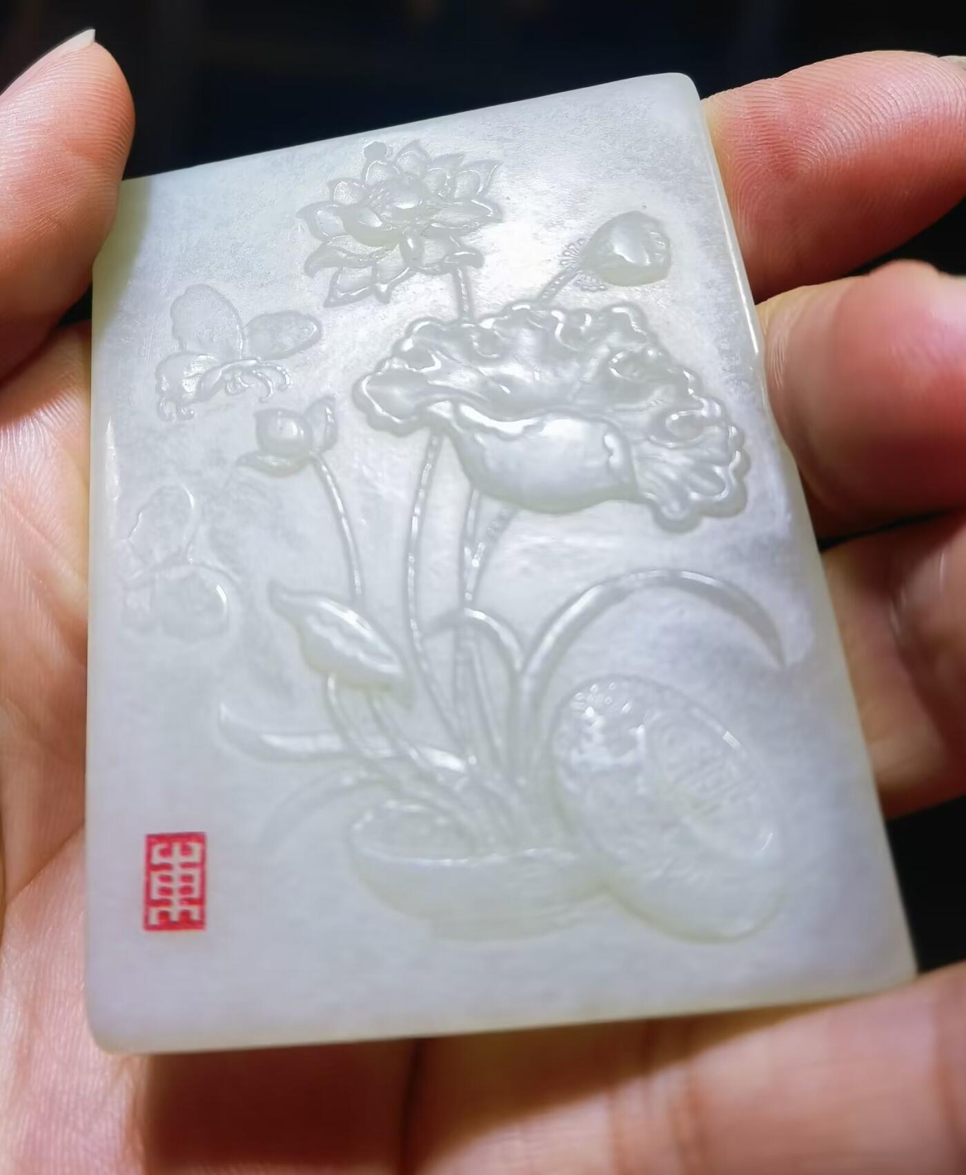 和田玉花开富贵立体雕刻品相如图自带国检证书尺寸:59*44*6 谢绝议价。捡漏价工费都不够！