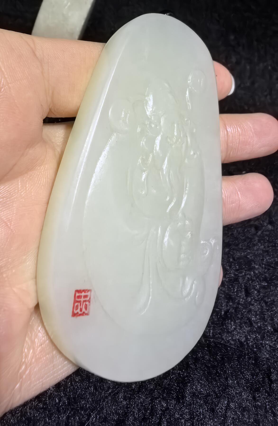 和田玉财神牌男款吊坠挂件，料大量足。所见即所得，自带国检证书，尺寸:50*34*8克重:31g