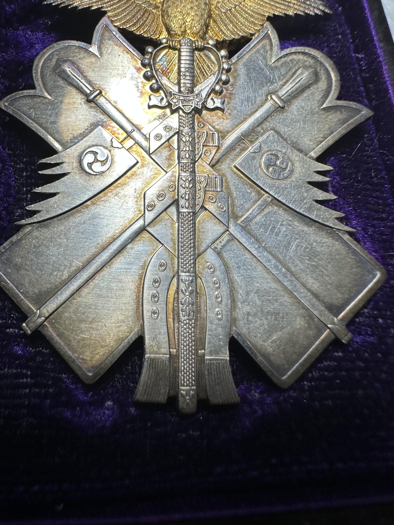 世界 精品章 日本战时 极美品 七级金鵄章，镀金！银制带盒带略，少见