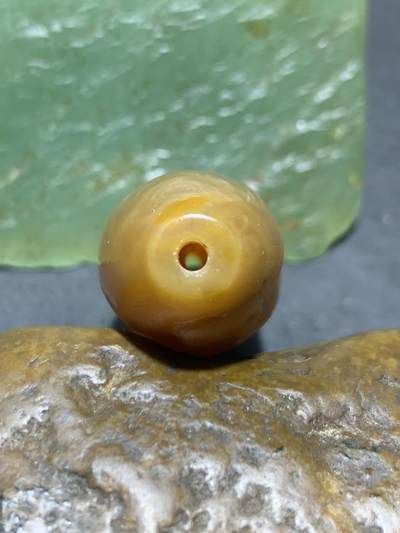 精美亚光高玉化冻料战国红玛瑙手工俏色巧雕领头羊桶珠一个 精美亚光高玉化冻料战国红玛瑙手工俏色巧雕领头羊桶珠一个