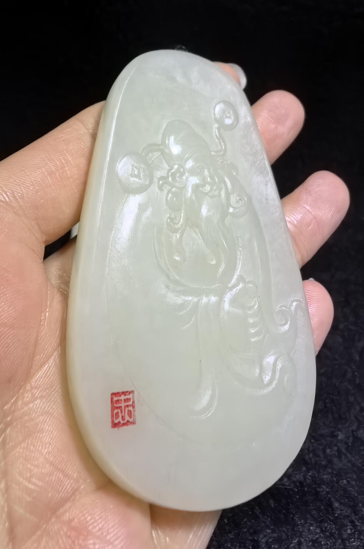 和田玉财神牌男款吊坠挂件，料大量足。所见即所得，自带国检证书，尺寸:50*34*8克重:31g