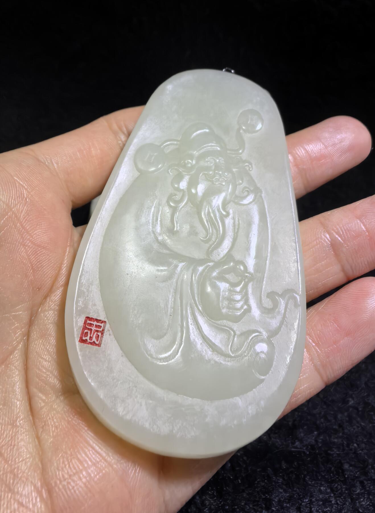 和田玉财神牌男款吊坠挂件，料大量足。所见即所得，自带国检证书，尺寸:50*34*8克重:31g