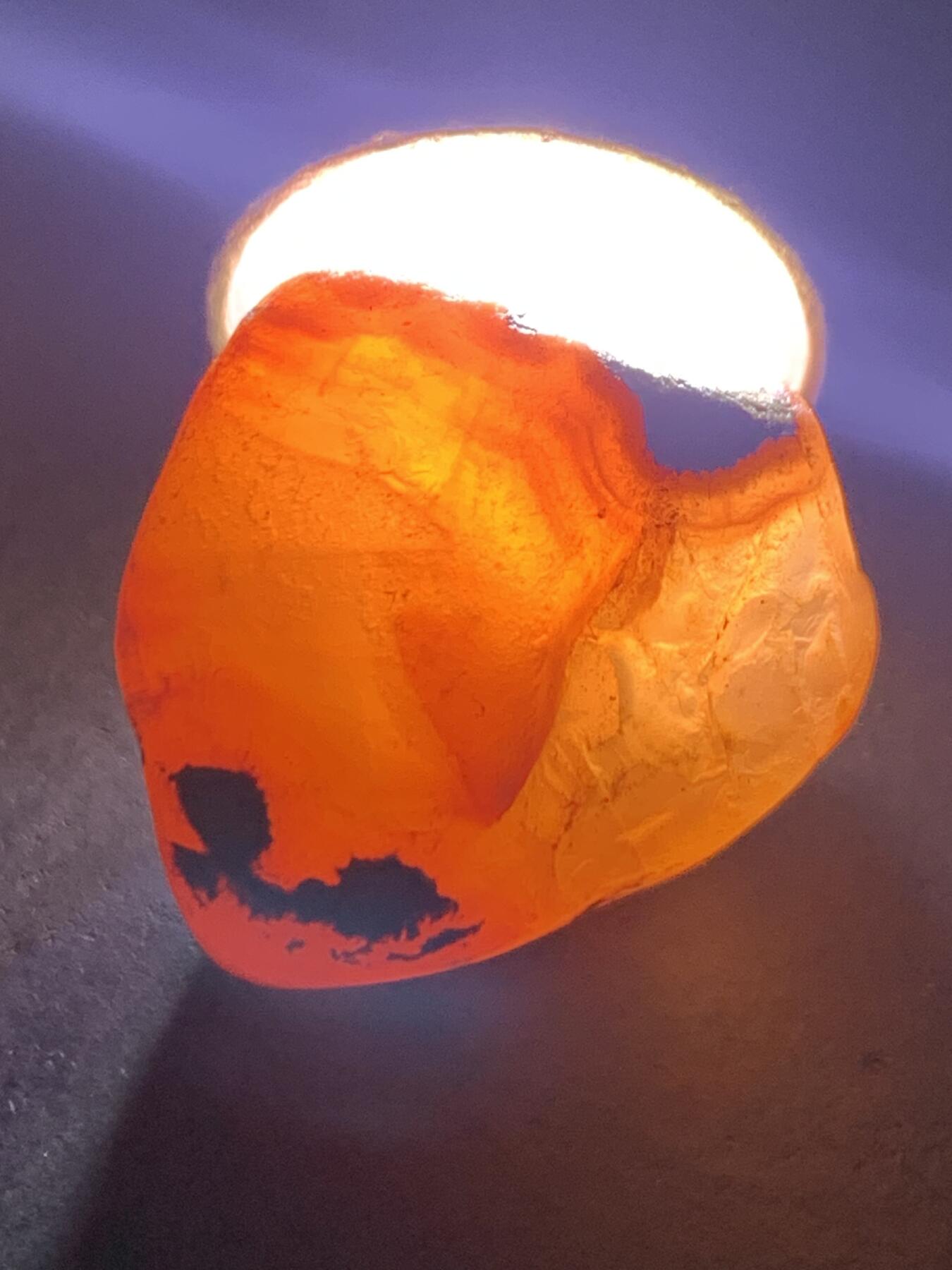 精美荔枝冻飘红南红玛瑙原石一颗，