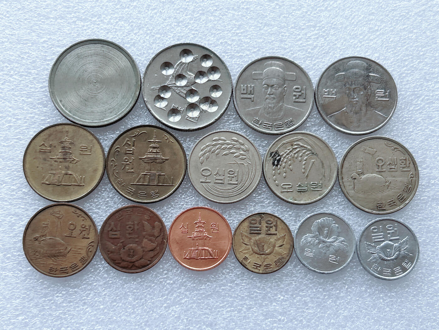 第一海外回流一元起拍收藏 散集专场. 第143期 韩国硬币 15枚