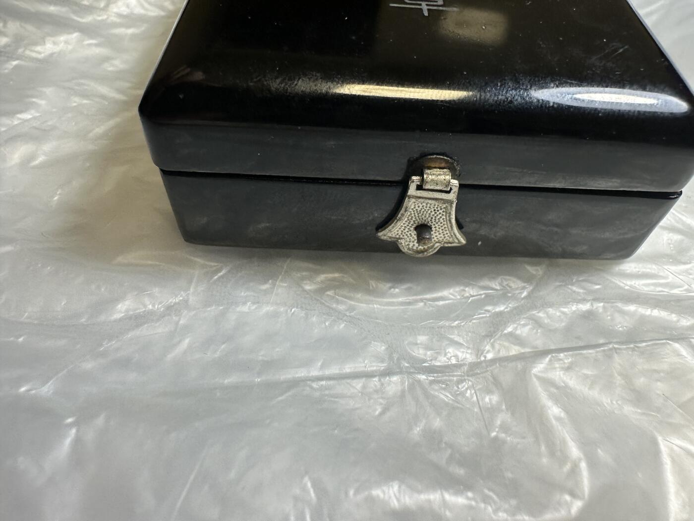 世界 精品章 七等青色桐叶章，原盒带略