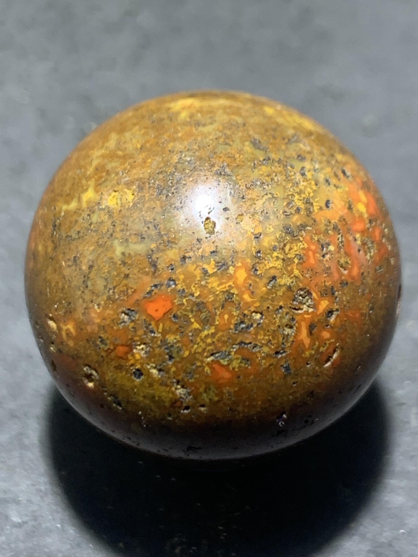 战国红玛瑙原皮草花纹大圆珠一颗