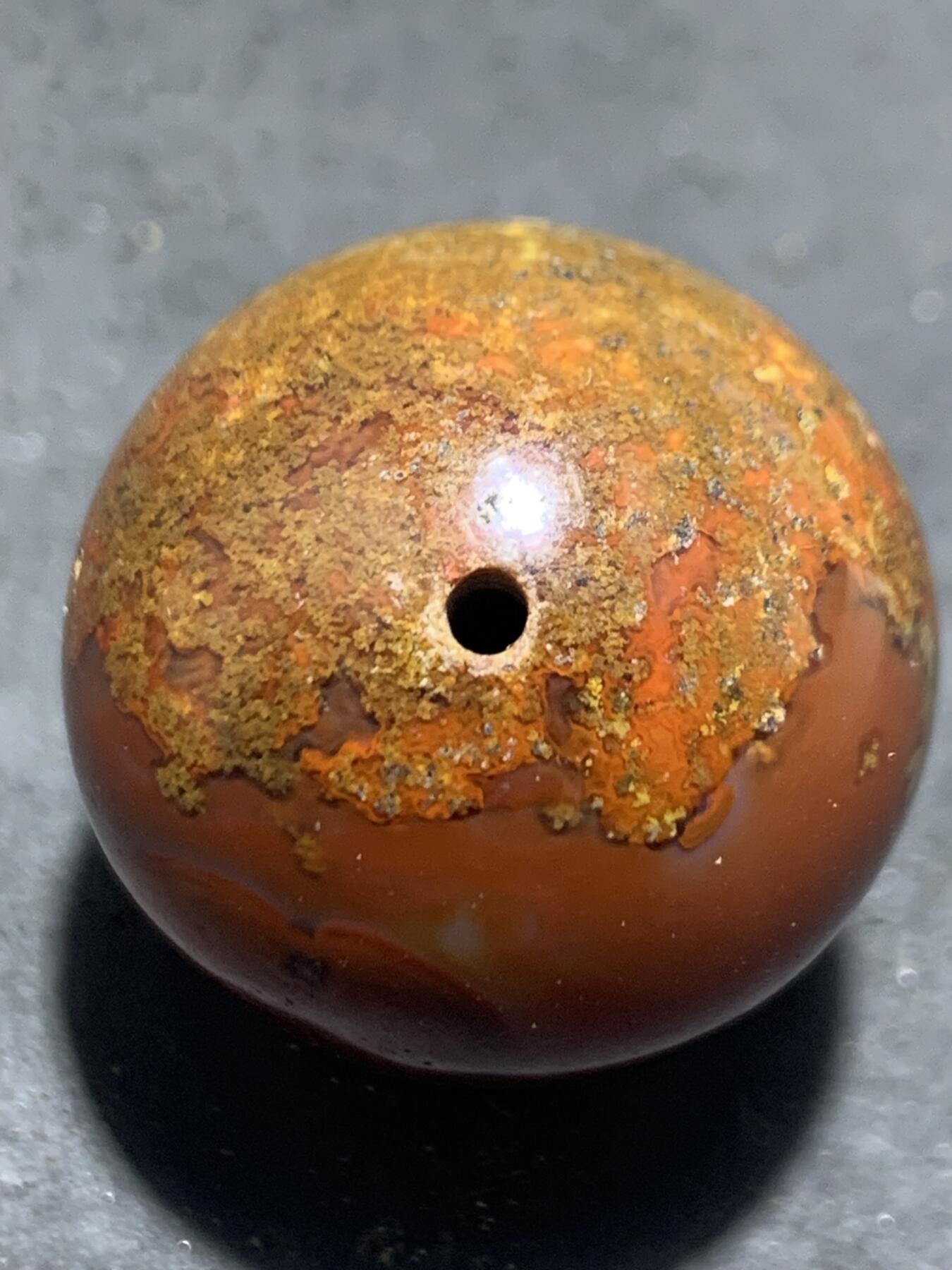 战国红玛瑙原皮草花纹大圆珠一颗