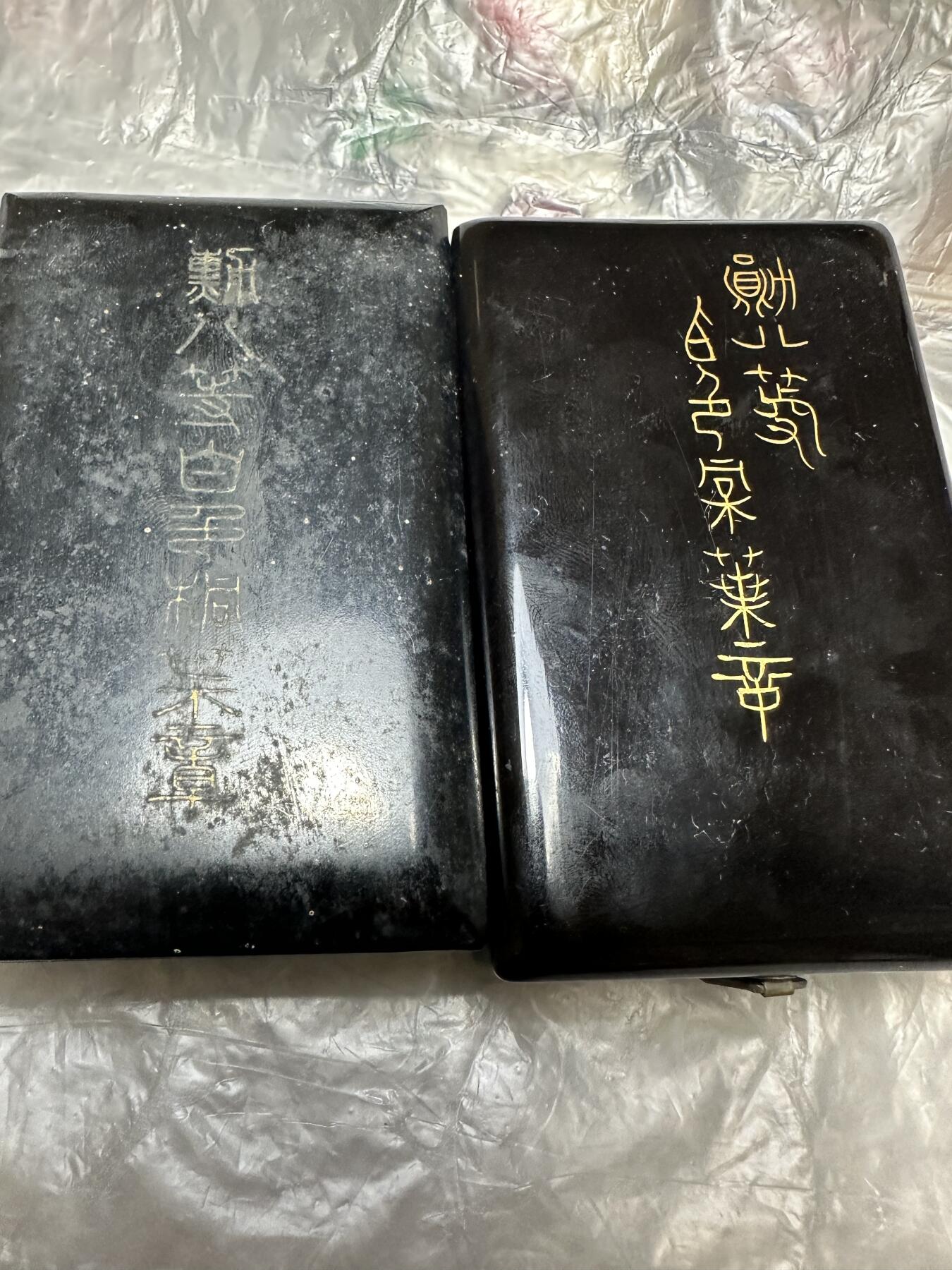 世界 精品章 八等白色桐叶章2套，原盒带略，银制