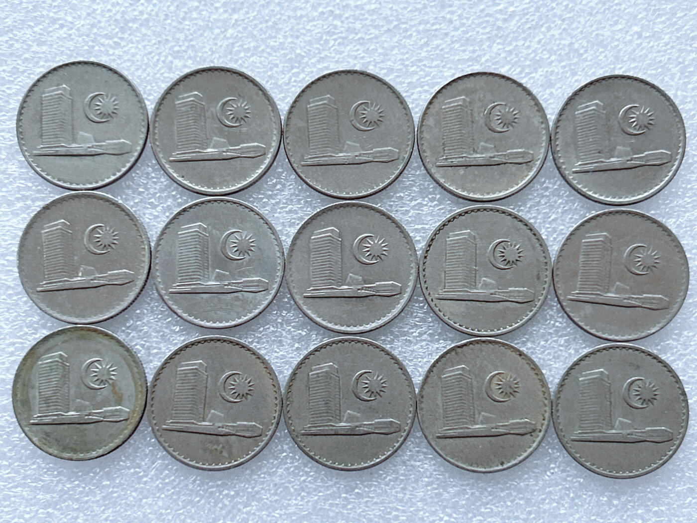 第一海外回流一元起拍收藏 散集专场. 第143期 马来西亚大厦版10分硬币 15枚