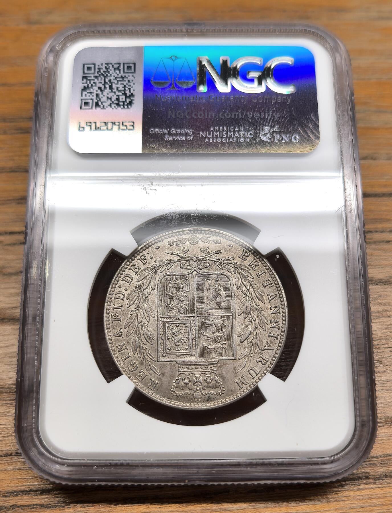 凡希社世界钱币微拍第二百九十一期 1875英国小维青年头像1/2克朗NGC-AU58，灰彩，细节相当出色。(视频参考)