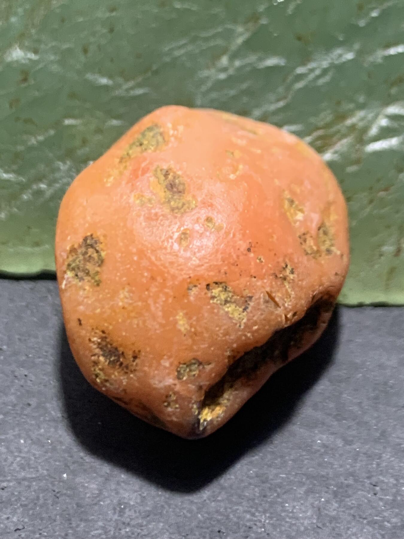 精美红白双色南红玛瑙原石一颗，
