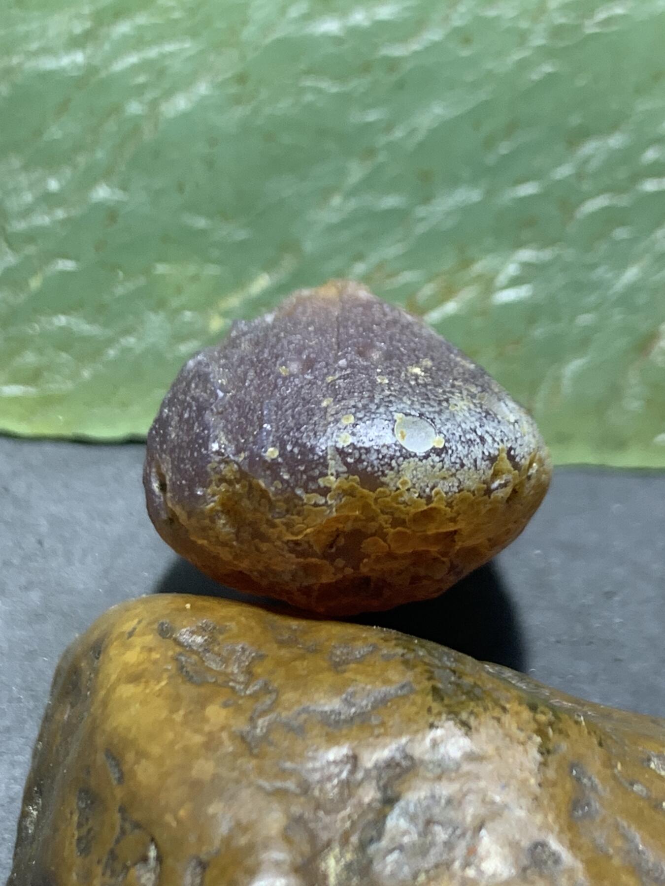 放福利！精美罕见天然戈壁阿拉善酒红色孔洞，空心玛瑙原石一颗
