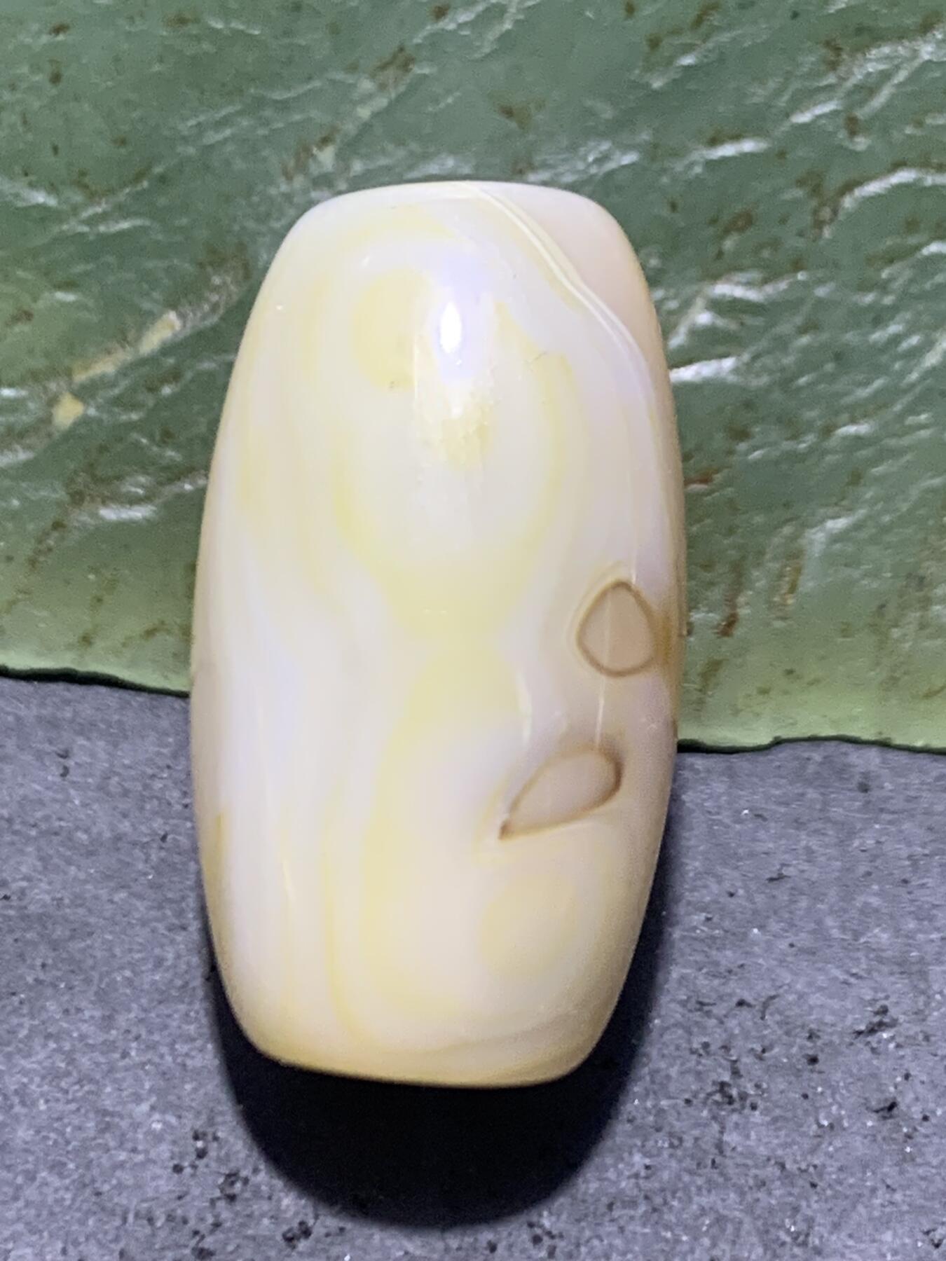 精美天眼缠丝玛瑙随形桶珠一个，
