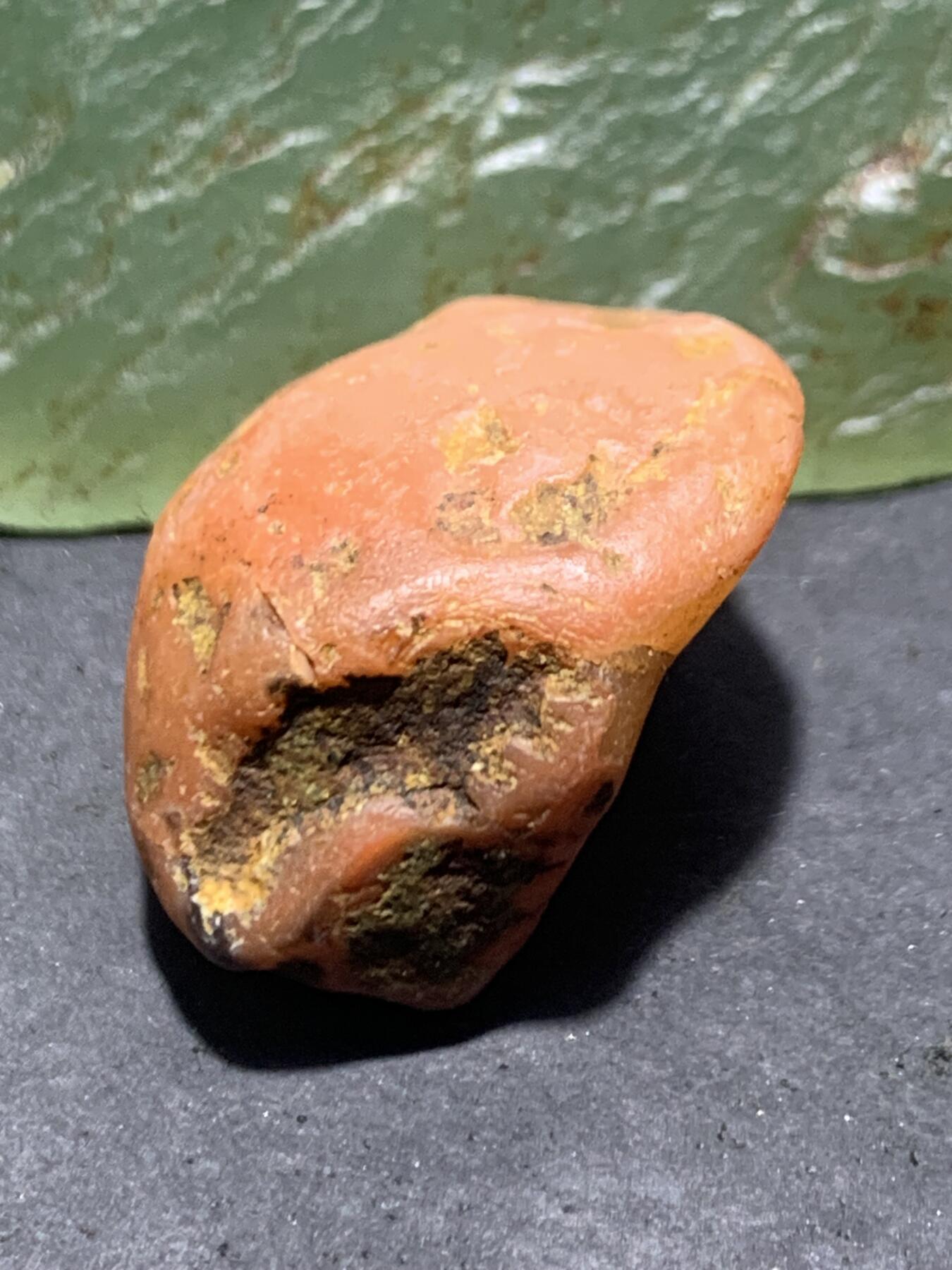 精美红白双色南红玛瑙原石一颗，