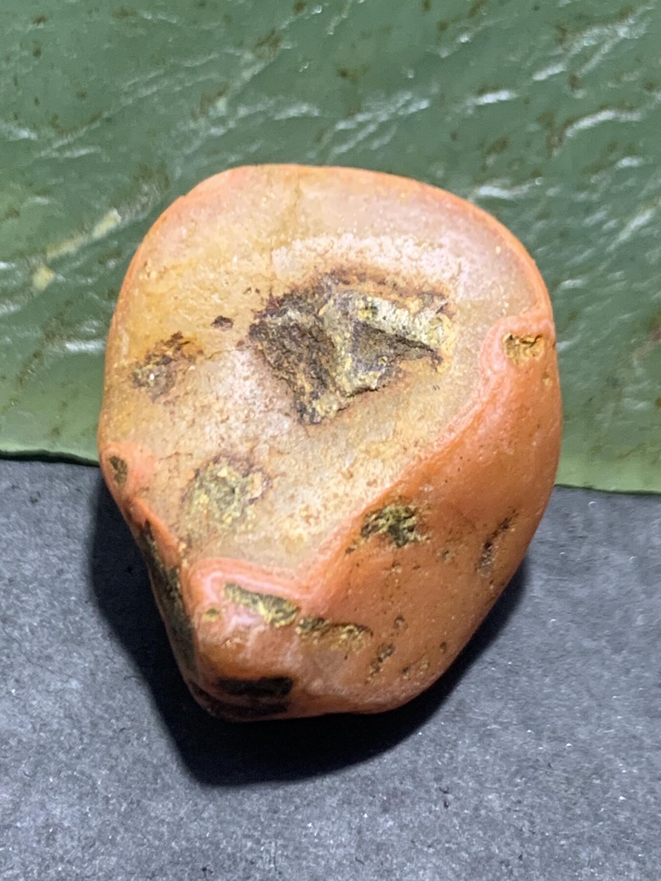 精美红白双色南红玛瑙原石一颗，