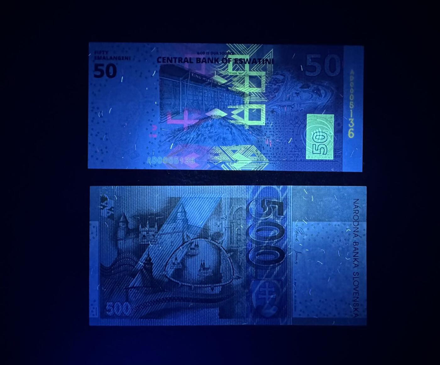 收藏联盟Quantum Auction 第394期拍卖  斯威士兰2024年50里兰吉尼纪念钞首冠千位号和斯洛伐克2006年500克朗 品相分别为全新UNC和XF