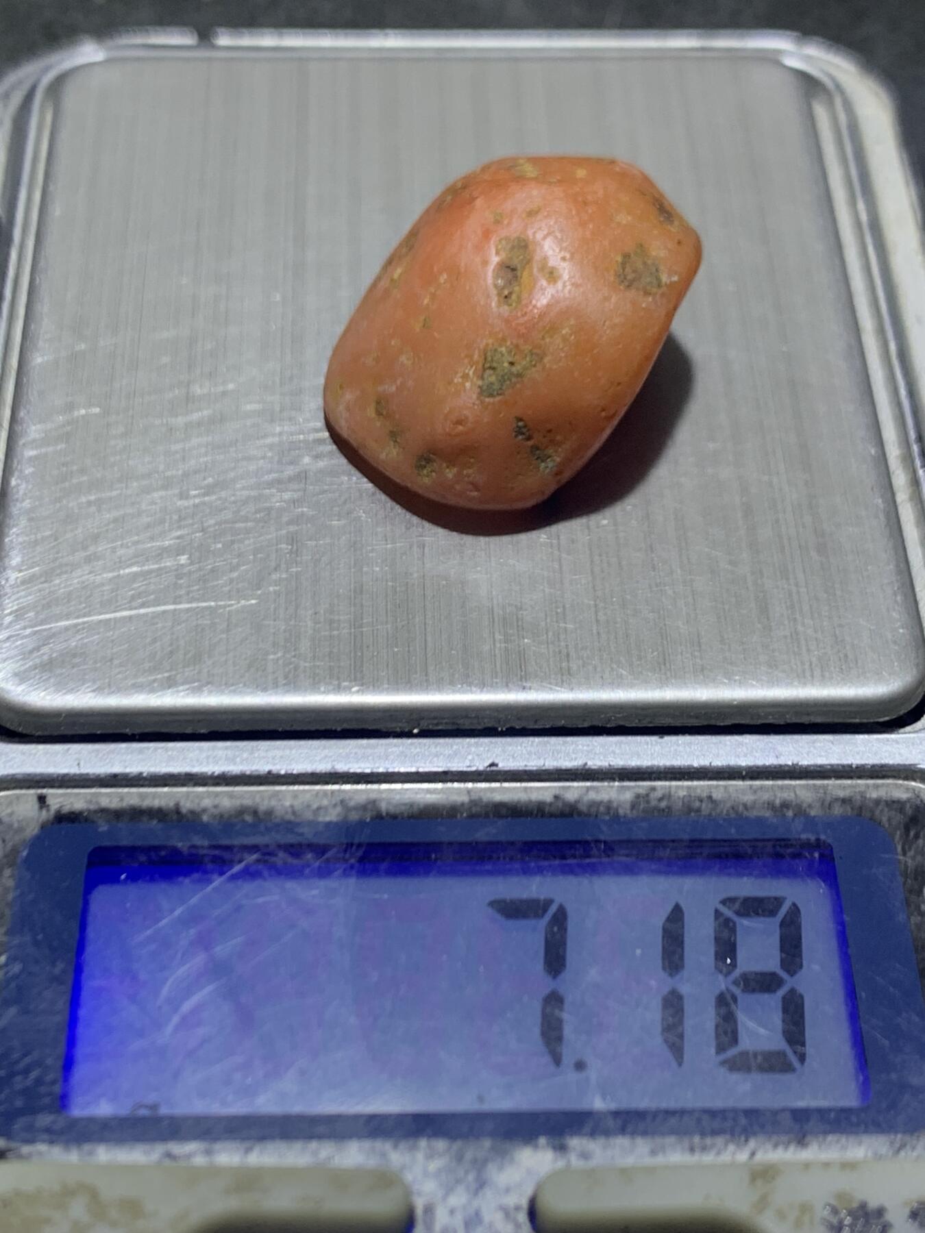 精美红白双色南红玛瑙原石一颗，