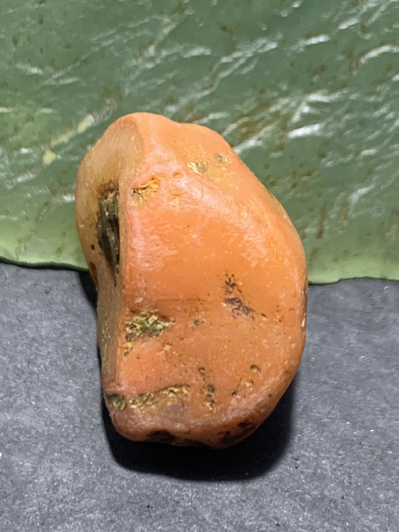 精美红白双色南红玛瑙原石一颗，