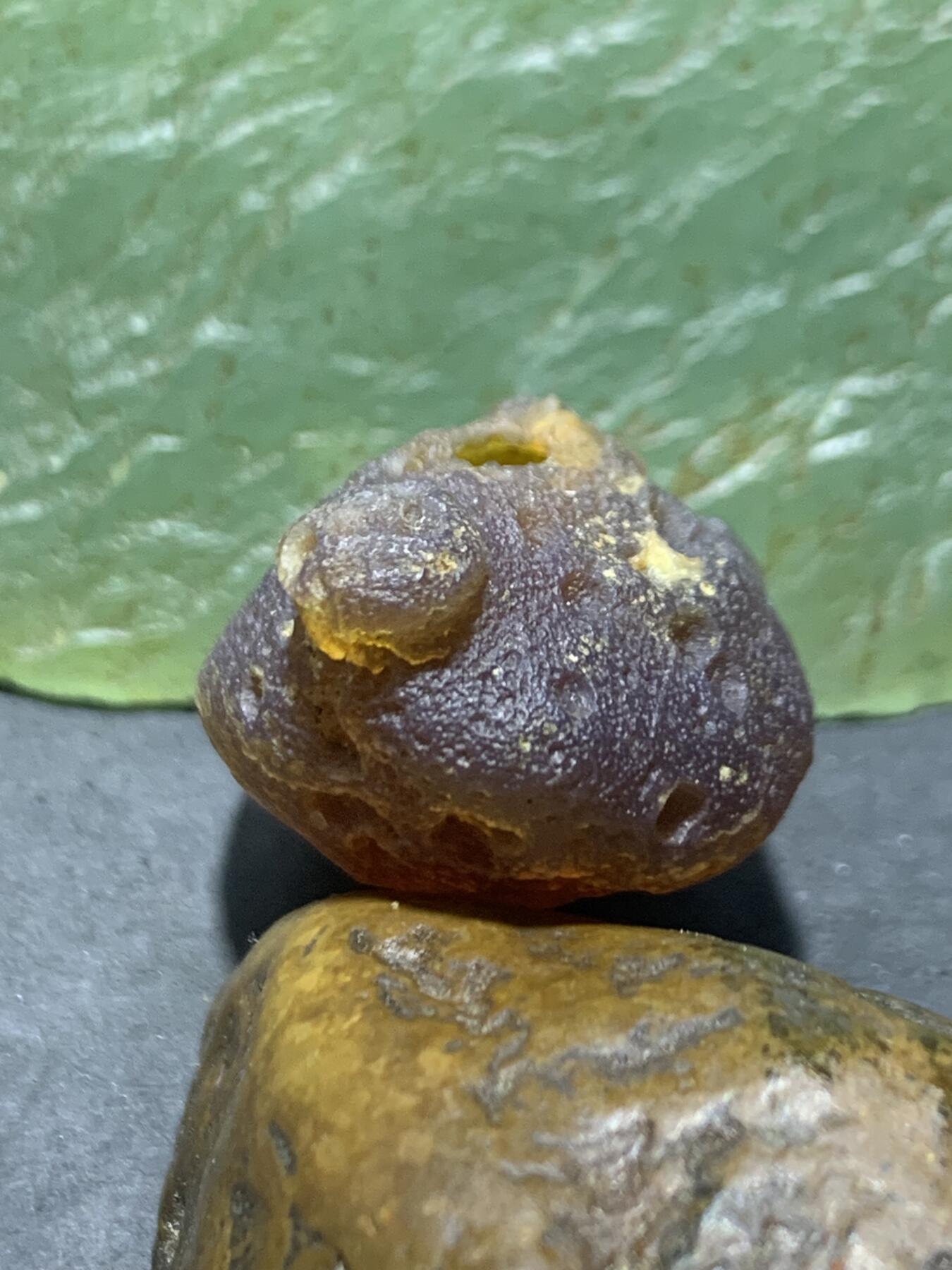 放福利！精美罕见天然戈壁阿拉善酒红色孔洞，空心玛瑙原石一颗