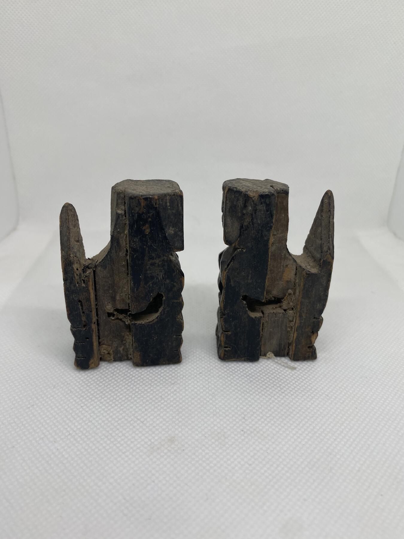 老木雕狮子一对，尺寸6.3*3.6厘米，品相如图，88包快递