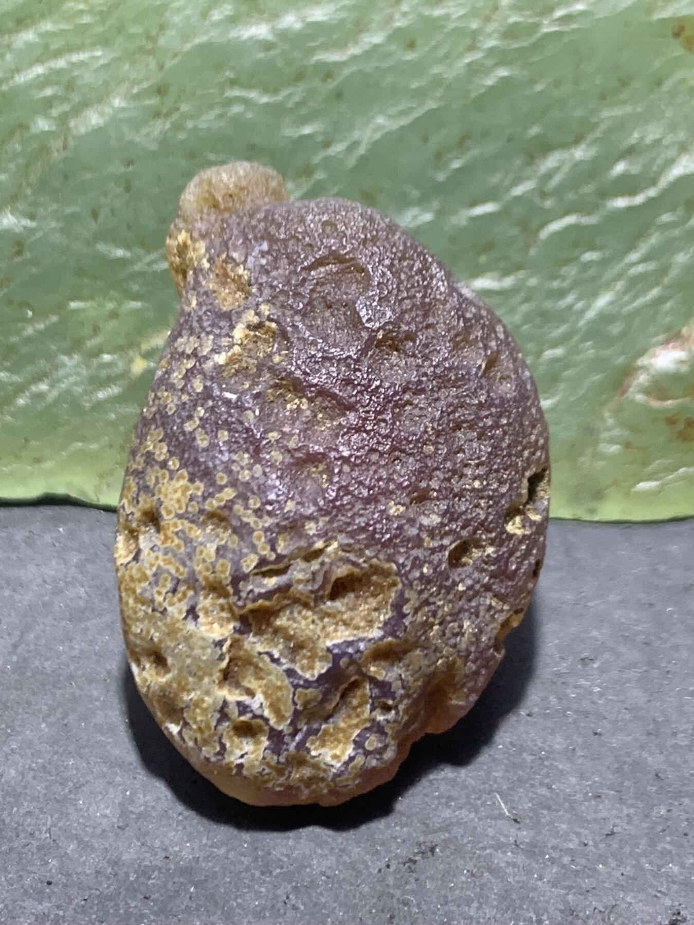 放福利！精美罕见天然戈壁阿拉善酒红色孔洞，空心玛瑙原石一颗