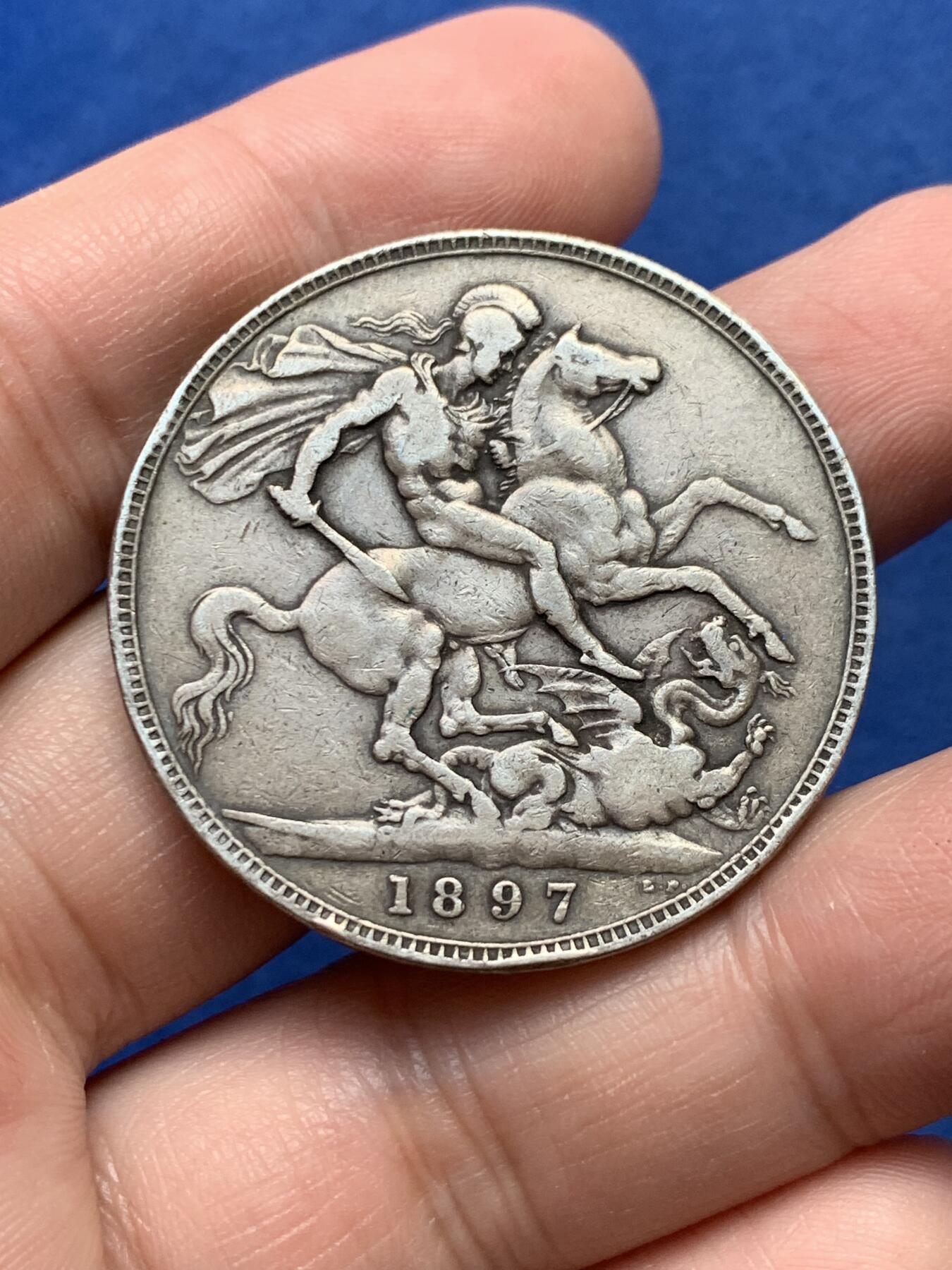 《竞宝斋》第331场 周日，周一 2场连拍 （全场包邮） 英国1897年维多利亚披纱1克朗马剑大银币