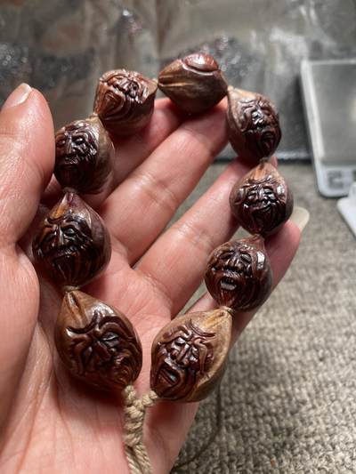 苏工核雕手工文化捡漏价 - 苏工核雕纯手工天然紫核雕刻，南极仙翁，核色紫润，尺寸2.0x2。7左右立体感十足，美不胜收，喜欢的来价格不贵