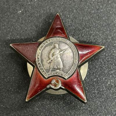 西秦中古拍卖第二十期 - 【大珍】苏联近卫特别海军步兵旅惩戒排指挥员红星勋章 银制，2角有瑕疵，带电子档案 参加攻占车站的战斗，抓舌头，遭遇埋伏后反杀6名敌军，算是很厉害的一人了，少见的惩戒排题材
