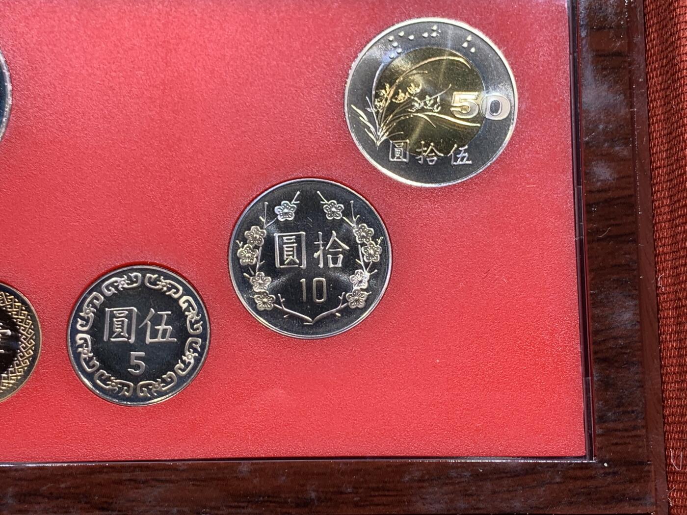 《竞宝斋》第331场 周日，周一 2场连拍 （全场包邮） 台湾省蛇年精致套币 含半盎司蛇年大银章