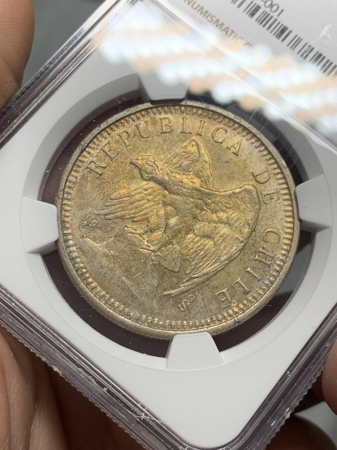 《竞宝斋》第331场 周日，周一 2场连拍 （全场包邮） NGC MS62 智利1927年5比索银币 币面黄油转光，状态不错