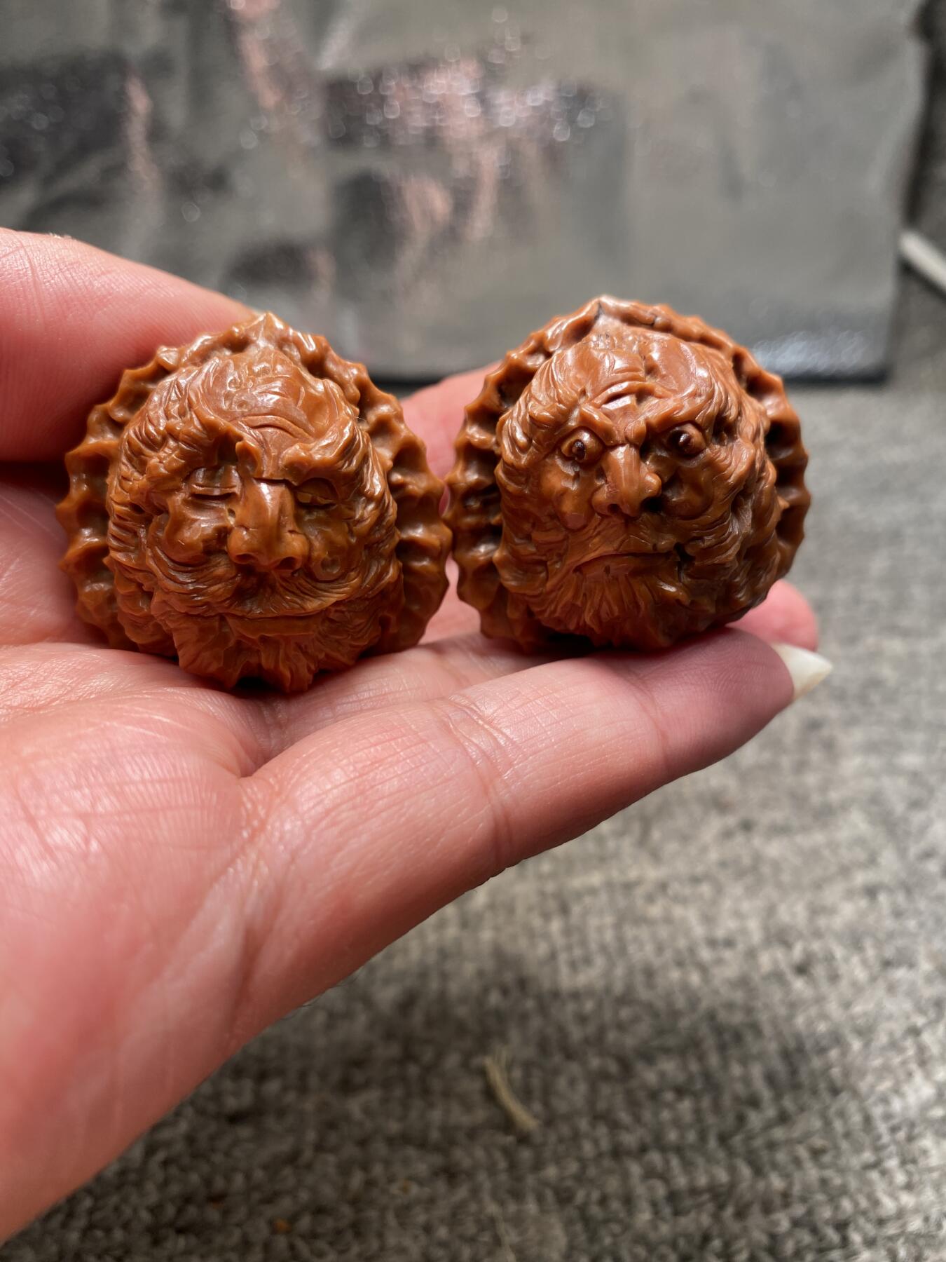 苏工核雕手工文化捡漏价 福利苏工核雕纯手工雕刻，钟馗，白狮子核桃雕，个性十足，等待有缘人，尺寸3。88喜欢的来
