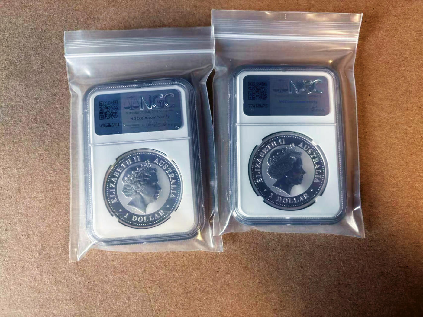 【Blue Auction】✨世界纸币精拍第585期【精】 【一组2枚】澳大利亚 2004-05年1元 鸡年/猴年纪念彩色版银币 NGC MS69高分