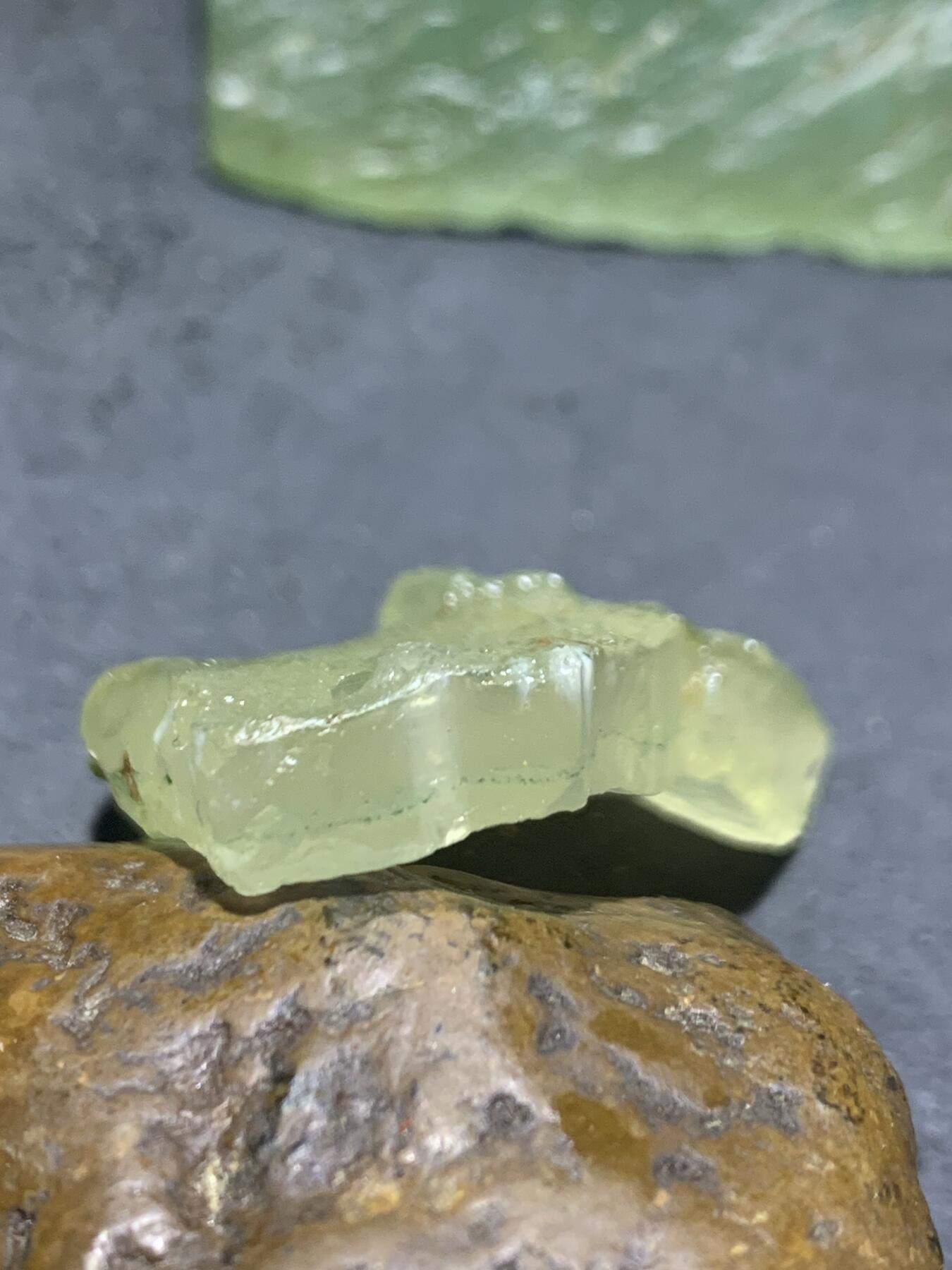 天然戈壁阿拉善玛瑙原石吊坠一个，