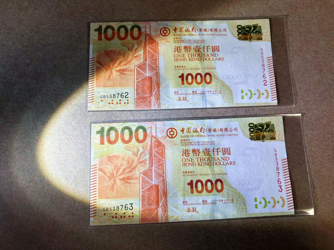 【Blue Auction】✨世界纸币精拍第585期【精】 【一组2张连号】香港 中银 2015年1000元 全新UNC