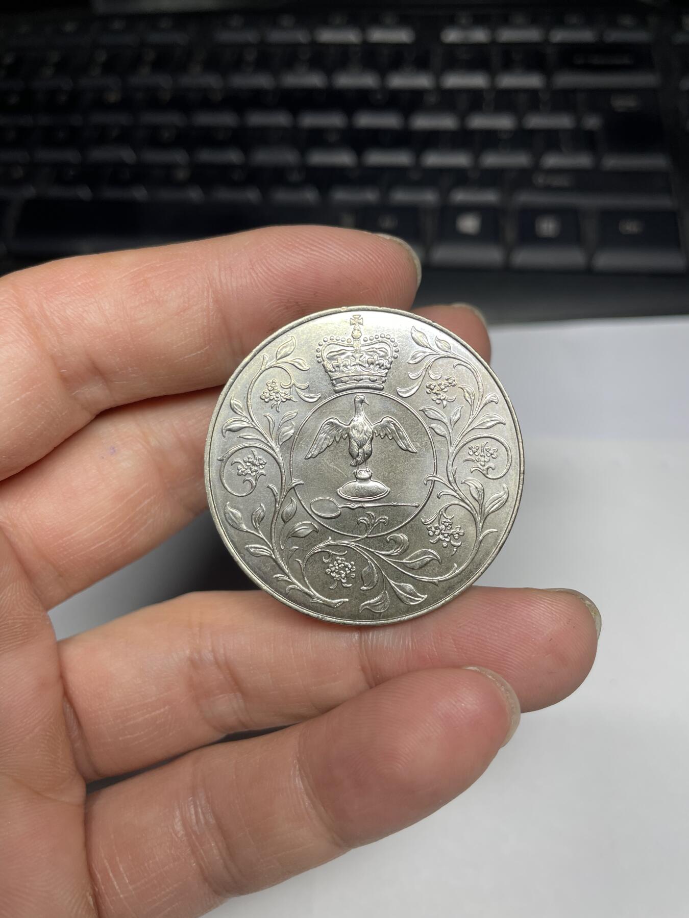 每日一拍，2024年集古藏今外币拍卖第十八期-第6场—（总第176拍），可以寄存60天，满160元包邮。 1977年英国克朗纪念币