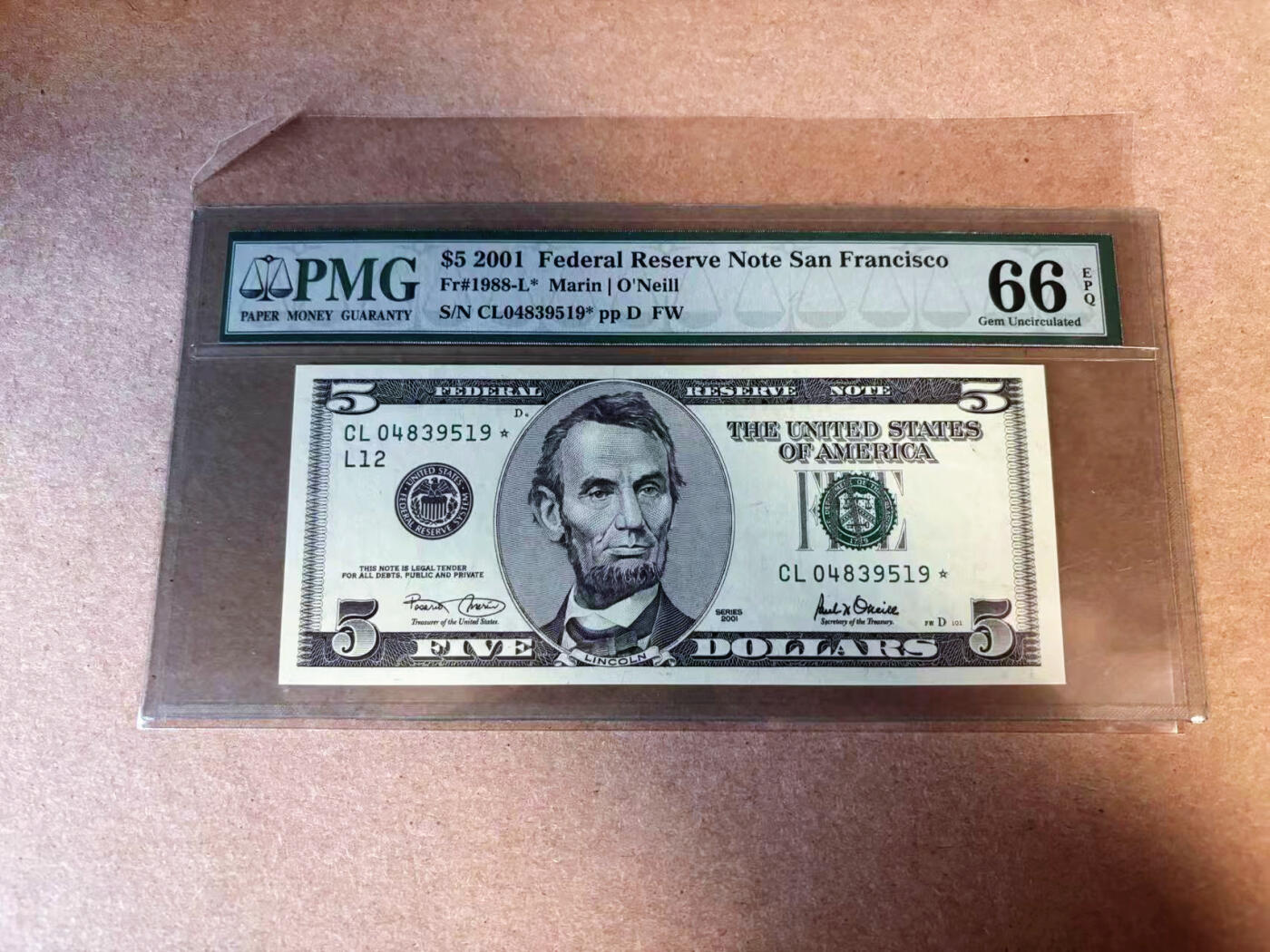 【Blue Auction】✨世界纸币精拍第585期【精】 【补号】美国 2001年5美金 PMG66EPQ 