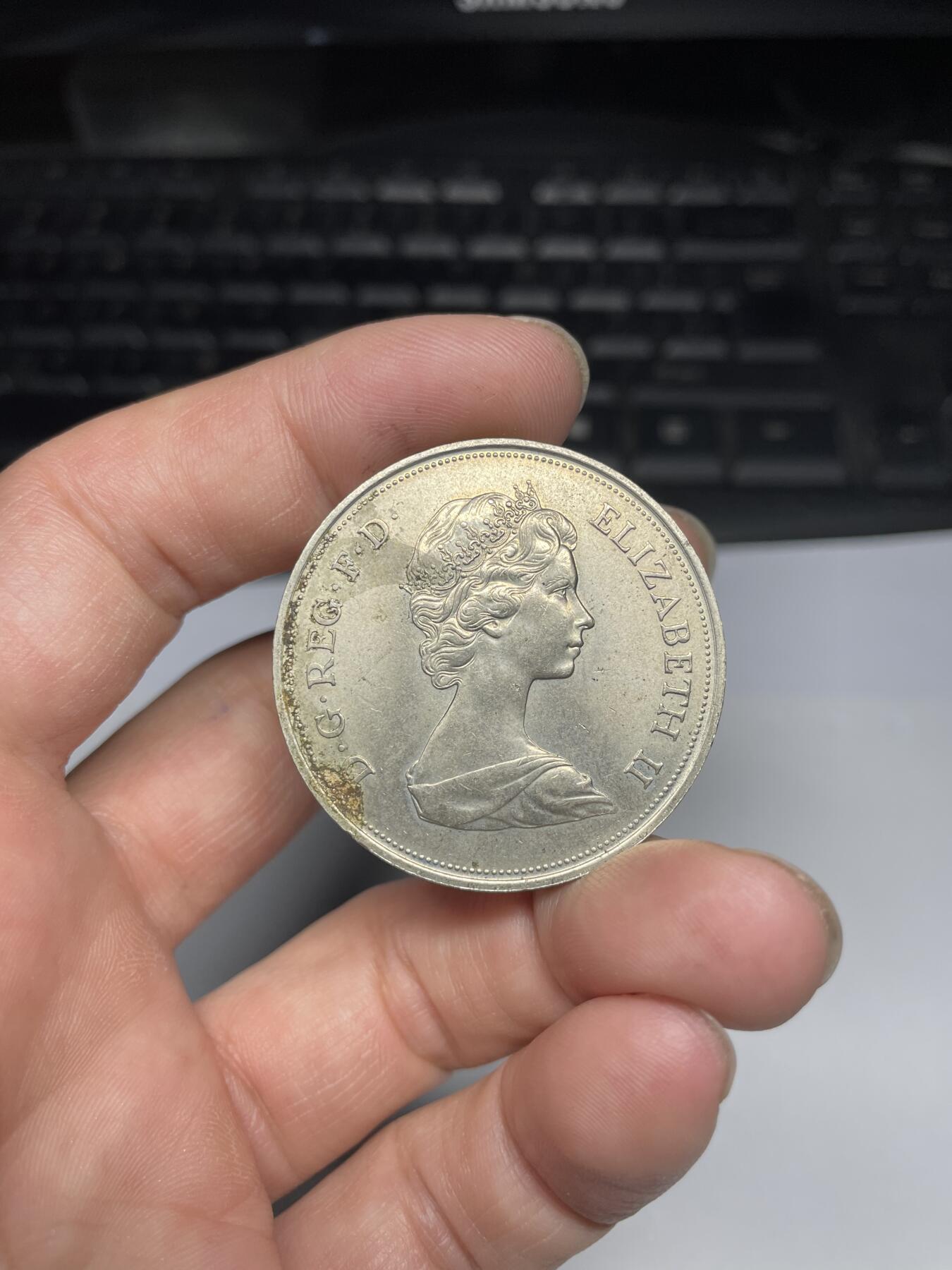 每日一拍，2024年集古藏今外币拍卖第十八期-第6场—（总第176拍），可以寄存60天，满160元包邮。 1972年英国克朗纪念币