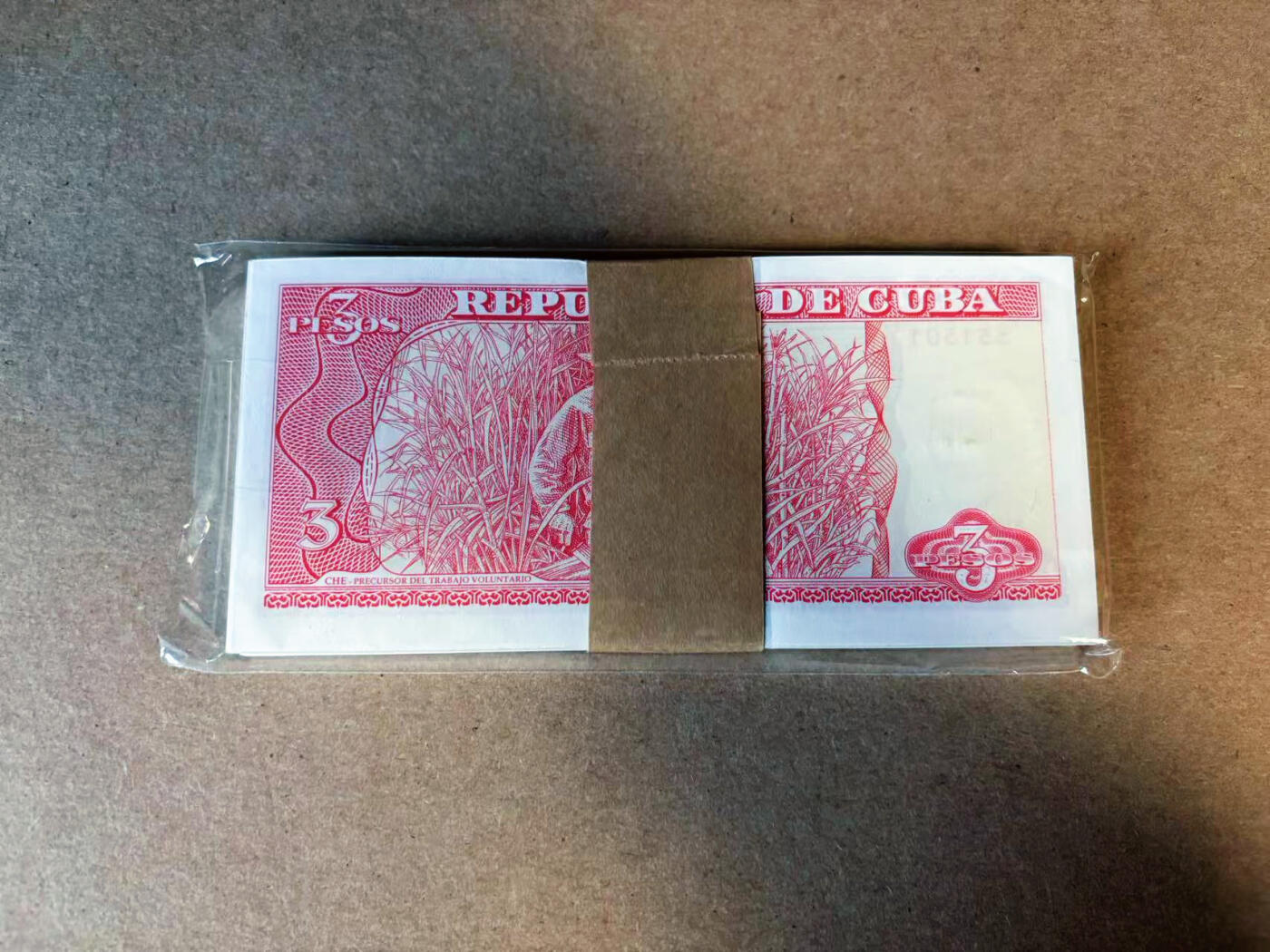 【Blue Auction】✨世界纸币精拍第585期【精】  【整刀】古巴 2005年3比索 全新UNC （个别轻微瑕疵）