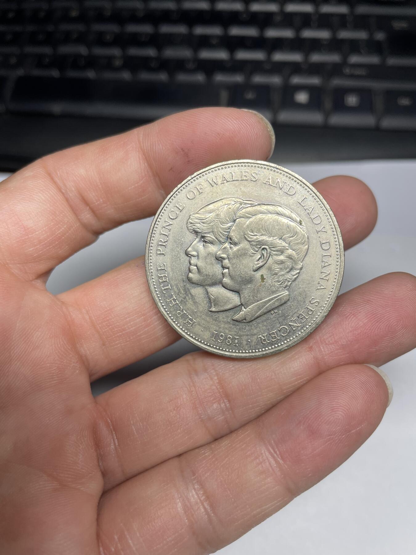 每日一拍，2024年集古藏今外币拍卖第十八期-第6场—（总第176拍），可以寄存60天，满160元包邮。 1981年英国克朗纪念币