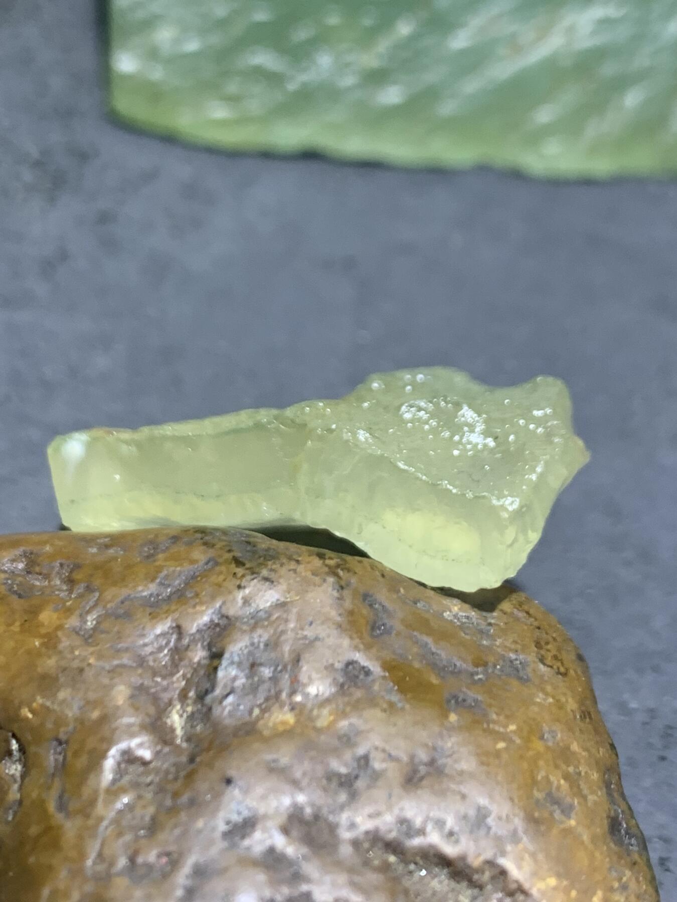 天然戈壁阿拉善玛瑙原石吊坠一个，