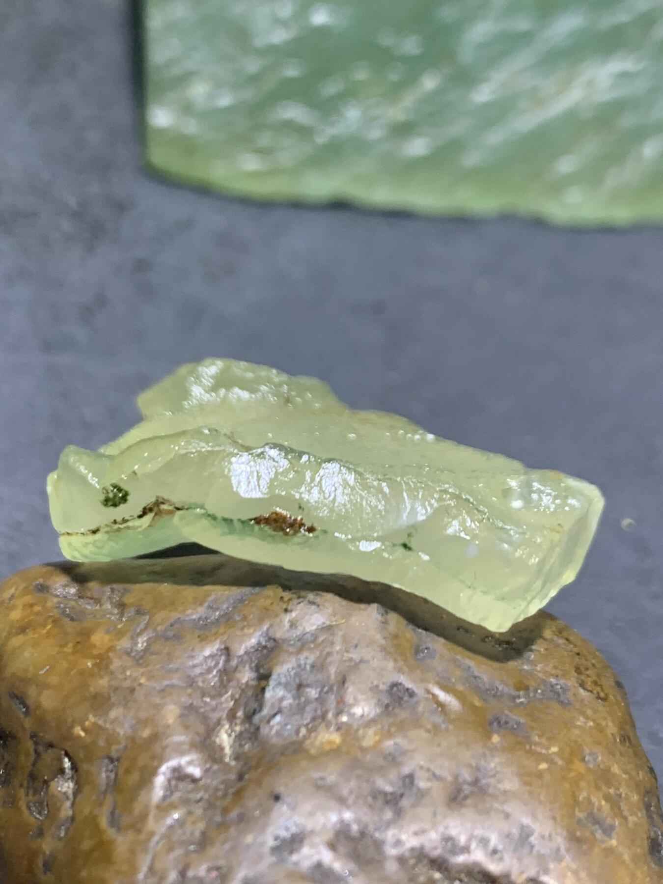 天然戈壁阿拉善玛瑙原石吊坠一个，