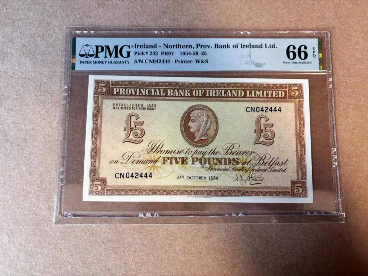 【Blue Auction】✨世界纸币精拍第585期【精】  【444豹子号】北爱尔兰 1954年5镑 PMG66EPQ 