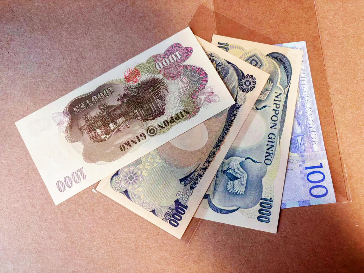 【Blue Auction】✨世界纸币精拍第586期【精】 【一组4张】瑞典100克朗 嘉宝&日本不同版本1000元 全新UNC