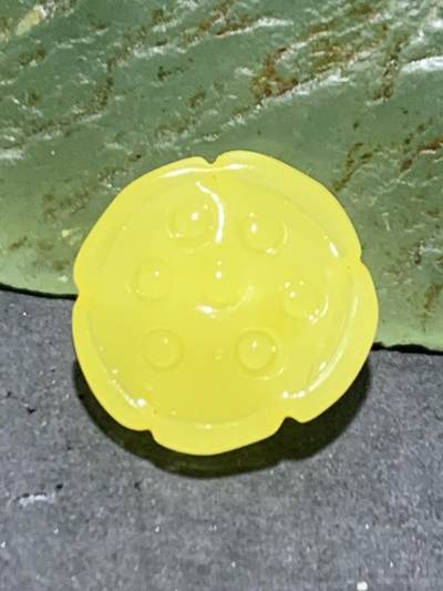 天然乌克兰蜜蜡雕刻莲蓬吊坠（扣子）一个， - 天然乌克兰蜜蜡雕刻莲蓬吊坠（扣子）一个，