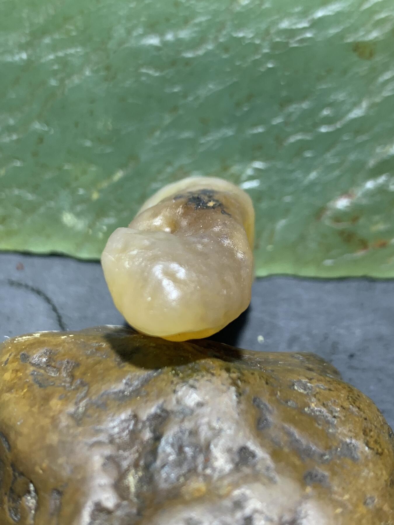 精美天然阿拉善酒红色草花纹玛瑙原石一颗