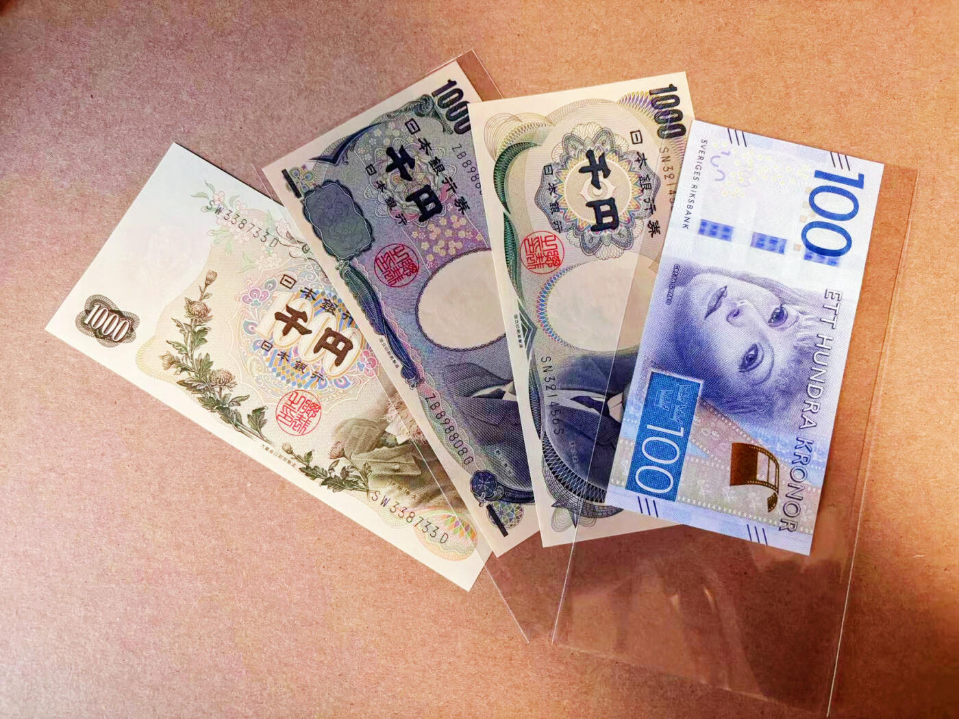 【Blue Auction】✨世界纸币精拍第586期【精】 【一组4张】瑞典100克朗 嘉宝&日本不同版本1000元 全新UNC