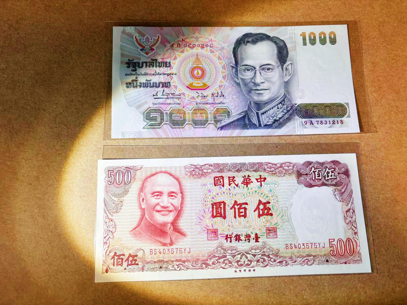 【Blue Auction】✨世界纸币精拍第586期【精】 【一组2张】中国台湾 500台币&泰国 1000铢 UNC-