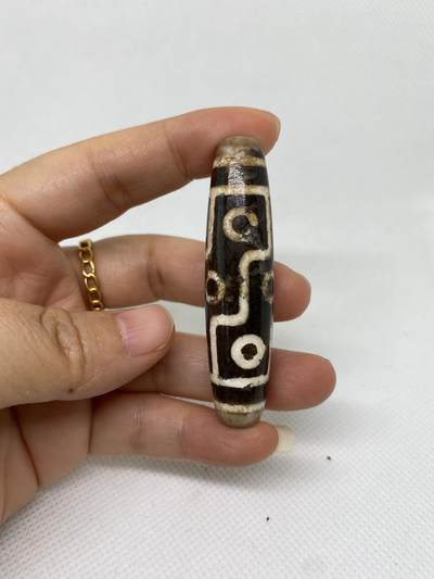 九眼天珠，尺寸5.7*1.4厘米，品相如图，680包快递 - 九眼天珠，尺寸5.7*1.4厘米，品相如图，680包快递