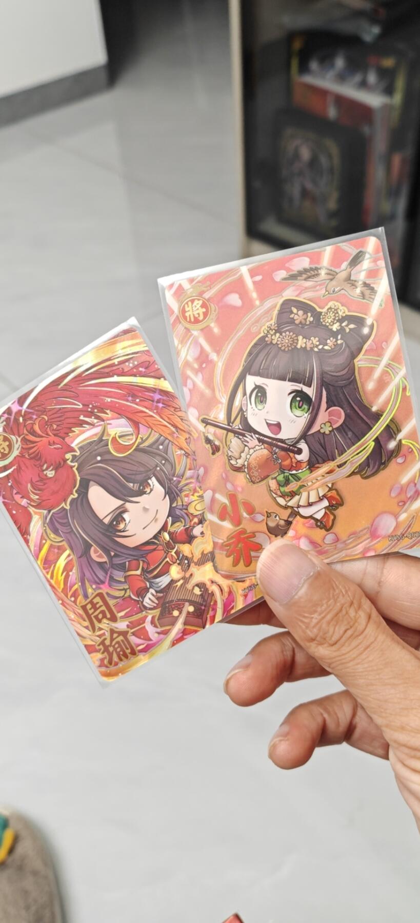 冬至到来，热辣滚烫，卡游三国精画专场预热中，一大波即将来袭 卡游三国萌将卡一对周瑜小乔