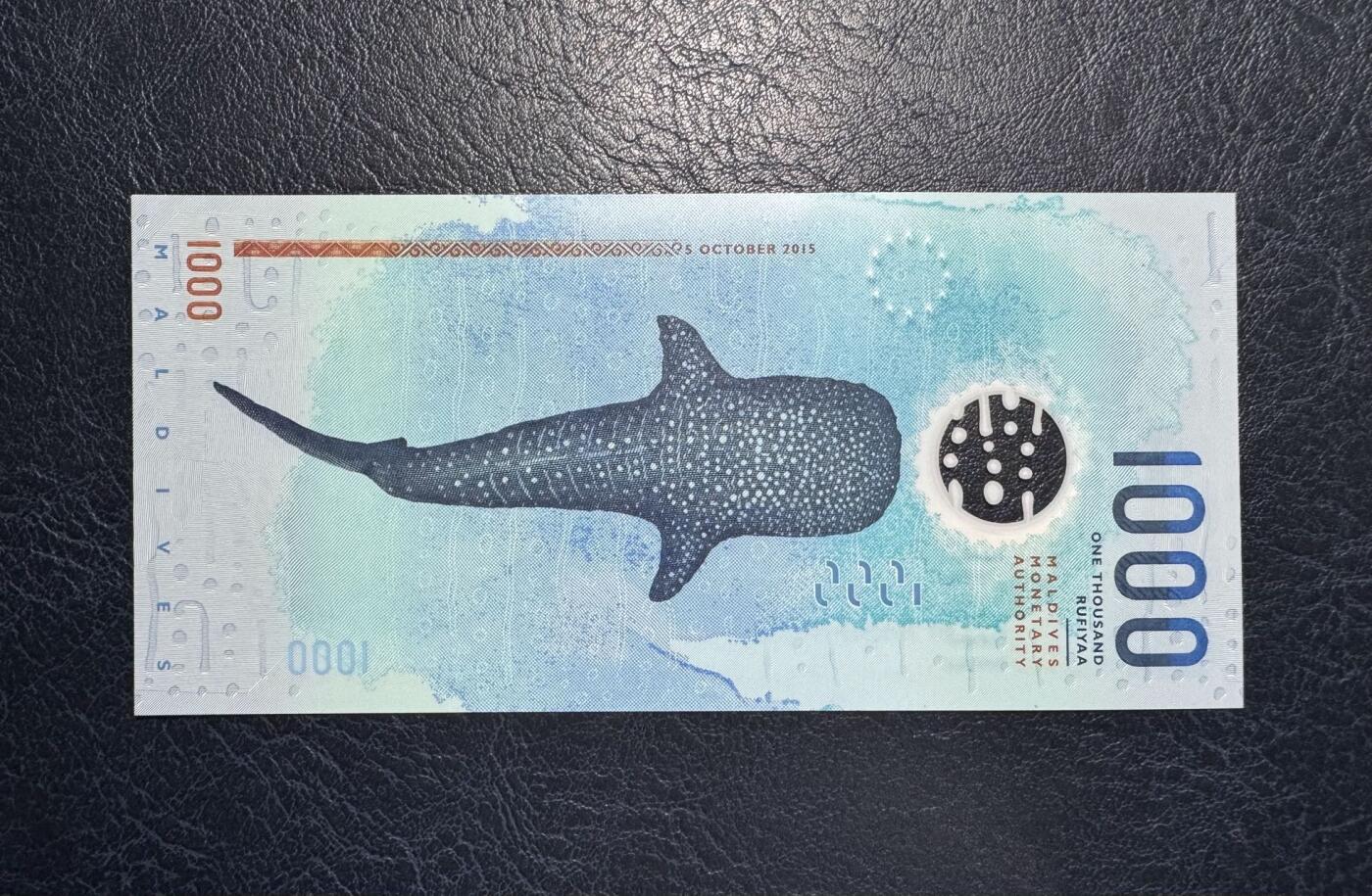 收藏联盟Quantum Auction 第395期拍卖  马尔代夫2015年1000拉菲亚首发A冠 品相全新UNC 号码无47